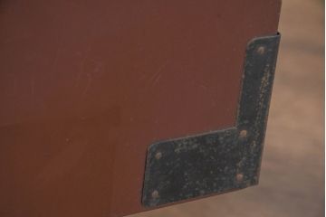 和製アンティーク　美品!!　前面欅(ケヤキ)材　漆塗り　重厚な手打ち金具と美しい杢目が魅力的な作りの良いローボード(テレビ台、テレビボード、和タンス、収納たんす、戸棚、収納棚)(R-083380)