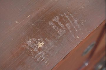 和製アンティーク　美品!!　前面欅(ケヤキ)材　漆塗り　重厚な手打ち金具と美しい杢目が魅力的な作りの良いローボード(テレビ台、テレビボード、和タンス、収納たんす、戸棚、収納棚)(R-083380)