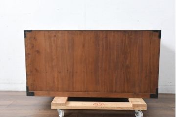 和製アンティーク　美品!!　前面欅(ケヤキ)材　漆塗り　重厚な手打ち金具と美しい杢目が魅力的な作りの良いローボード(テレビ台、テレビボード、和タンス、収納たんす、戸棚、収納棚)(R-083380)