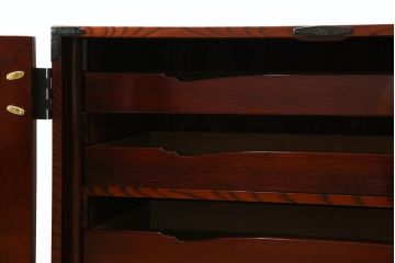 和製アンティーク 美品!! 前面欅(ケヤキ)材 漆塗り 重厚な手打ち金具と美しい杢目が魅力的な作りの良いローボード(テレビ台、テレビボード、和タンス、収納たんす、引き出し、ローチェスト、観音箪笥)(R-083381)