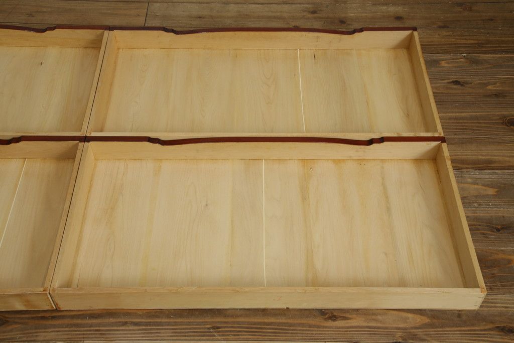 和製アンティーク 美品!! 前面欅(ケヤキ)材 漆塗り 重厚な手打ち金具と美しい杢目が魅力的な作りの良いローボード(テレビ台、テレビボード、和タンス、収納たんす、引き出し、ローチェスト、観音箪笥)(R-083381)