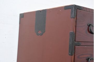和製アンティーク　美品!!　前面欅(ケヤキ)材　漆塗り　重厚な手打ち金具と美しい杢目が魅力的な作りの良いローボード(テレビ台、テレビボード、和タンス、収納たんす、引き出し、ローチェスト、衣装箪笥)(R-083382)