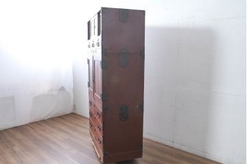 和製アンティーク　美品!!　前面欅(ケヤキ)材　漆塗り　重厚な手打ち金具と美しい杢目が魅力的な作りの良い三段重ね和箪笥(衣装箪笥、和タンス、収納たんす、引き出し、重ねタンス、バラ売り可能)(R-083383)