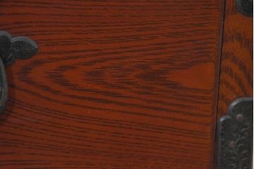 和製アンティーク　美品!!　前面欅(ケヤキ)材　漆塗り　重厚な手打ち金具と美しい杢目が魅力的な作りの良い三段重ね和箪笥(衣装箪笥、和タンス、収納たんす、引き出し、重ねタンス、バラ売り可能)(R-083383)