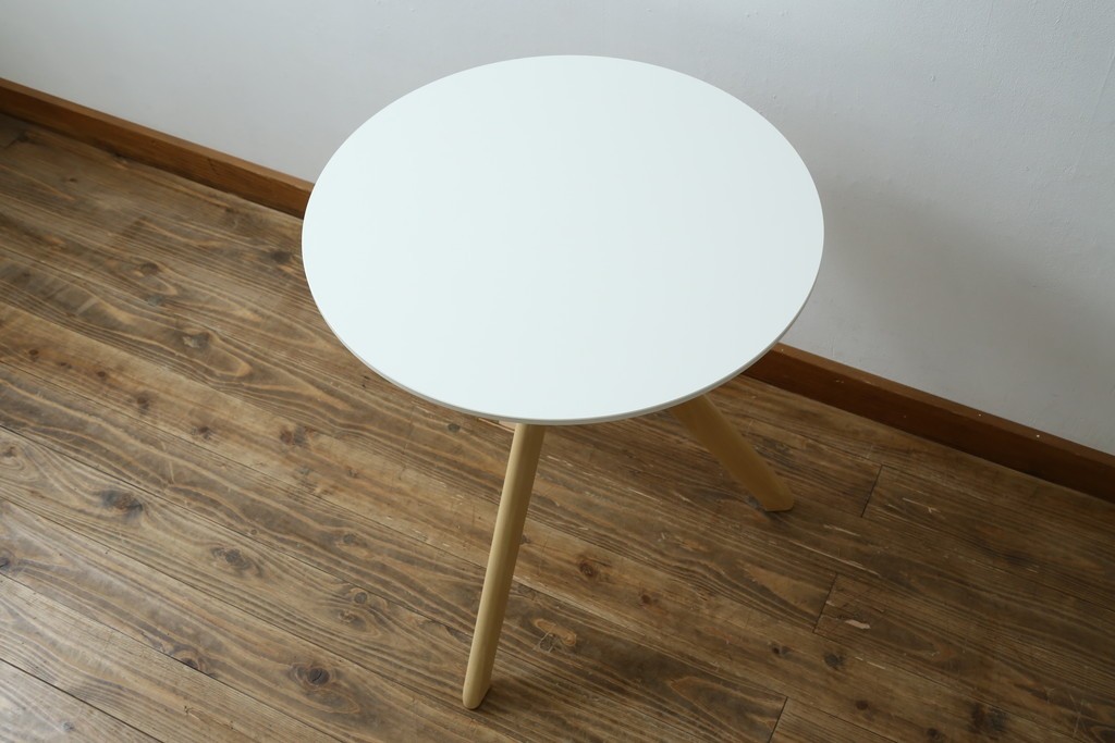 新古　未使用展示品　超美品　イタリア　マジス(MAGIS)　ナチュラルウッド×ホワイトの洗練された配色が魅力の昇降式丸テーブル　(R-083390)