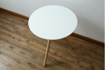 新古　未使用展示品　超美品　イタリア　マジス(MAGIS)　ナチュラルウッド×ホワイトの洗練された配色が魅力の昇降式丸テーブル　(R-083390)