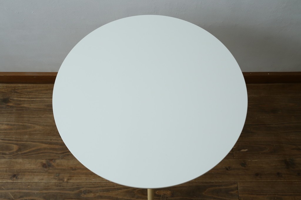 新古　未使用展示品　超美品　イタリア　マジス(MAGIS)　ナチュラルウッド×ホワイトの洗練された配色が魅力の昇降式丸テーブル　(R-083390)