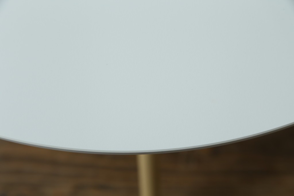 新古　未使用展示品　超美品　イタリア　マジス(MAGIS)　ナチュラルウッド×ホワイトの洗練された配色が魅力の昇降式丸テーブル　(R-083390)