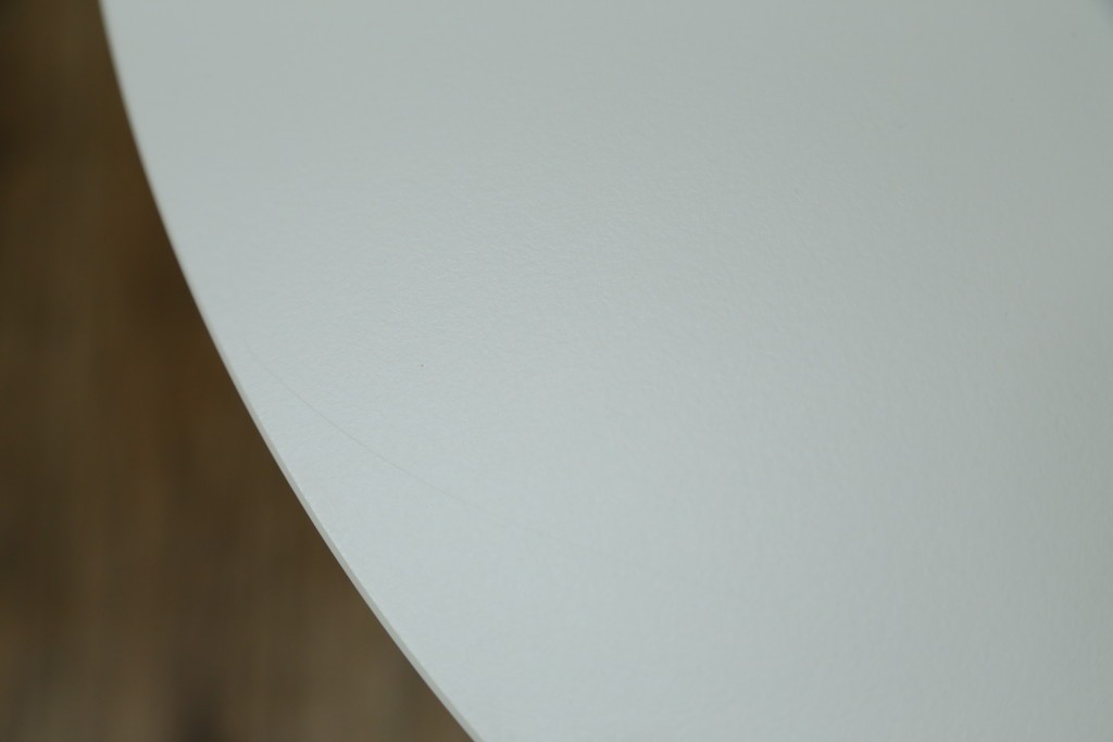 新古　未使用展示品　超美品　イタリア　マジス(MAGIS)　ナチュラルウッド×ホワイトの洗練された配色が魅力の昇降式丸テーブル　(R-083390)