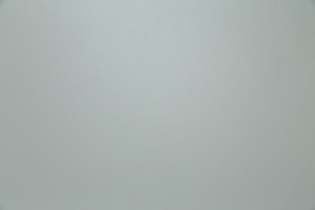 新古　未使用展示品　超美品　イタリア　マジス(MAGIS)　ナチュラルウッド×ホワイトの洗練された配色が魅力の昇降式丸テーブル　(R-083390)