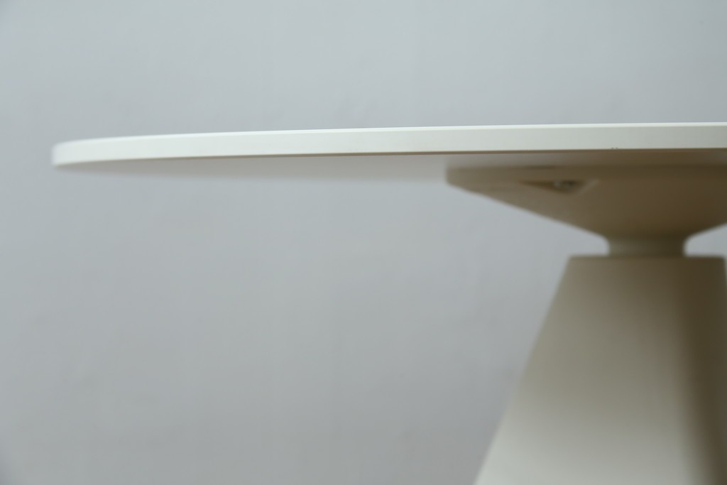 新古　未使用展示品　超美品　イタリア　マジス(MAGIS)　ナチュラルウッド×ホワイトの洗練された配色が魅力の昇降式丸テーブル　(R-083390)