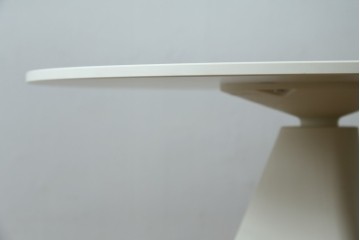 新古　未使用展示品　超美品　イタリア　マジス(MAGIS)　ナチュラルウッド×ホワイトの洗練された配色が魅力の昇降式丸テーブル　(R-083390)