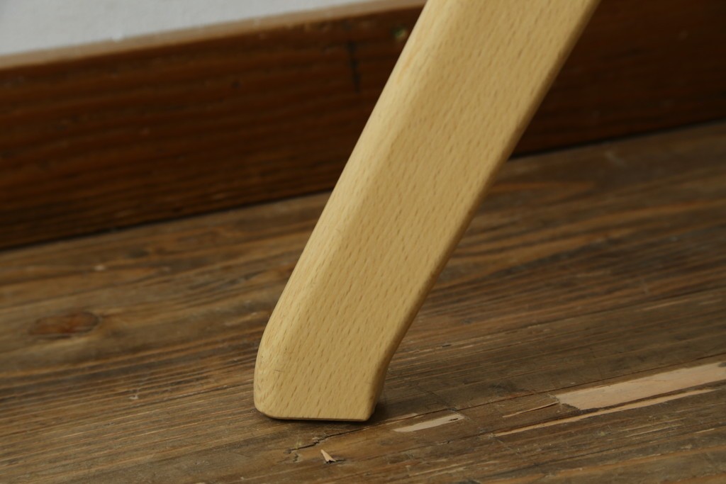 新古　未使用展示品　超美品　イタリア　マジス(MAGIS)　ナチュラルウッド×ホワイトの洗練された配色が魅力の昇降式丸テーブル　(R-083390)