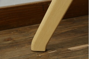 新古　未使用展示品　超美品　イタリア　マジス(MAGIS)　ナチュラルウッド×ホワイトの洗練された配色が魅力の昇降式丸テーブル　(R-083390)