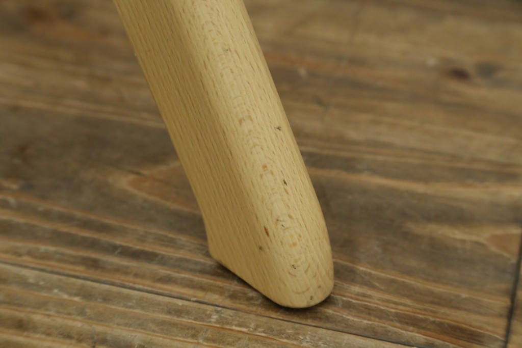 新古　未使用展示品　超美品　イタリア　マジス(MAGIS)　ナチュラルウッド×ホワイトの洗練された配色が魅力の昇降式丸テーブル　(R-083390)