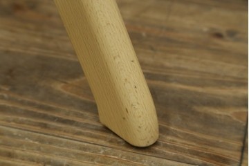 新古　未使用展示品　超美品　イタリア　マジス(MAGIS)　ナチュラルウッド×ホワイトの洗練された配色が魅力の昇降式丸テーブル　(R-083390)