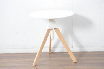 中古　展示品　超美品　イタリア　マジス(MAGIS)　ナチュラルウッド×ホワイトの洗練された配色が魅力の昇降式丸テーブル(ラウンドテーブル、サイドテーブル、カフェテーブル、コーヒーテーブル、花台、飾り台)(R-083390)