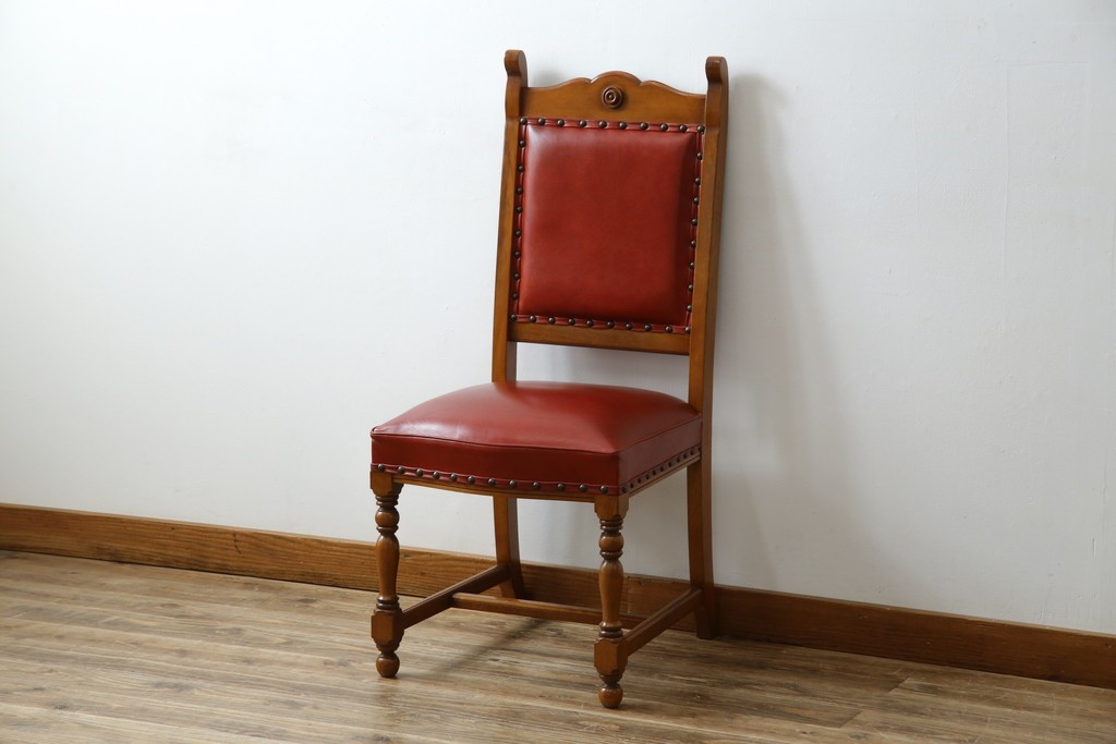 中古　横浜クラシック家具　ダニエル(daniel)　ミッシェル(Michel)サイドチェア　A-504　本革(レザー)　格式ある佇まいが置くだけで絵になるダイニングチェア　(R-083391)