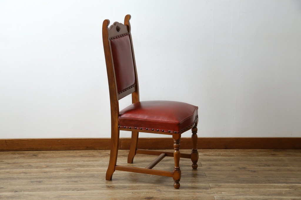 中古　横浜クラシック家具　ダニエル(daniel)　ミッシェル(Michel)サイドチェア　A-504　本革(レザー)　格式ある佇まいが置くだけで絵になるダイニングチェア　(R-083391)