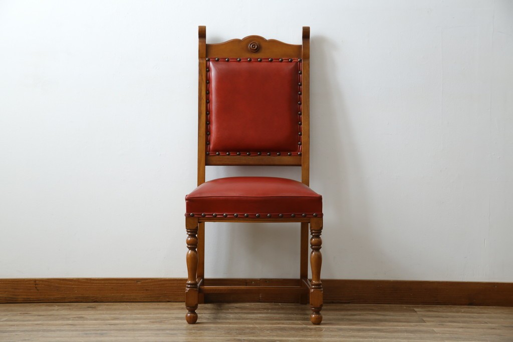 中古　横浜クラシック家具　ダニエル(daniel)　ミッシェル(Michel)サイドチェア　A-504　本革(レザー)　格式ある佇まいが置くだけで絵になるダイニングチェア　(R-083391)