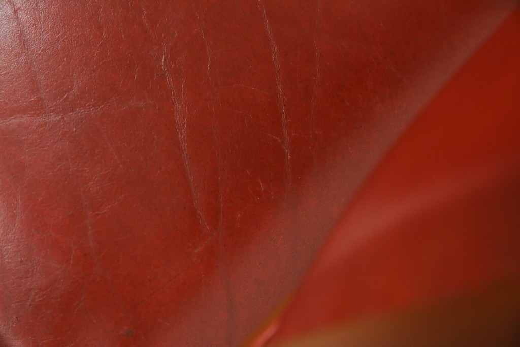 中古　横浜クラシック家具　ダニエル(daniel)　ミッシェル(Michel)サイドチェア　A-504　本革(レザー)　格式ある佇まいが置くだけで絵になるダイニングチェア　(R-083391)