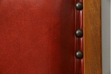 中古　横浜クラシック家具　ダニエル(daniel)　ミッシェル(Michel)サイドチェア　A-504　本革(レザー)　格式ある佇まいが置くだけで絵になるダイニングチェア　(R-083391)