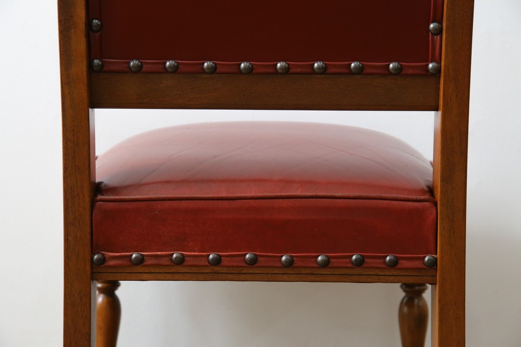 中古　横浜クラシック家具　ダニエル(daniel)　ミッシェル(Michel)サイドチェア　A-504　本革(レザー)　格式ある佇まいが置くだけで絵になるダイニングチェア　(R-083391)