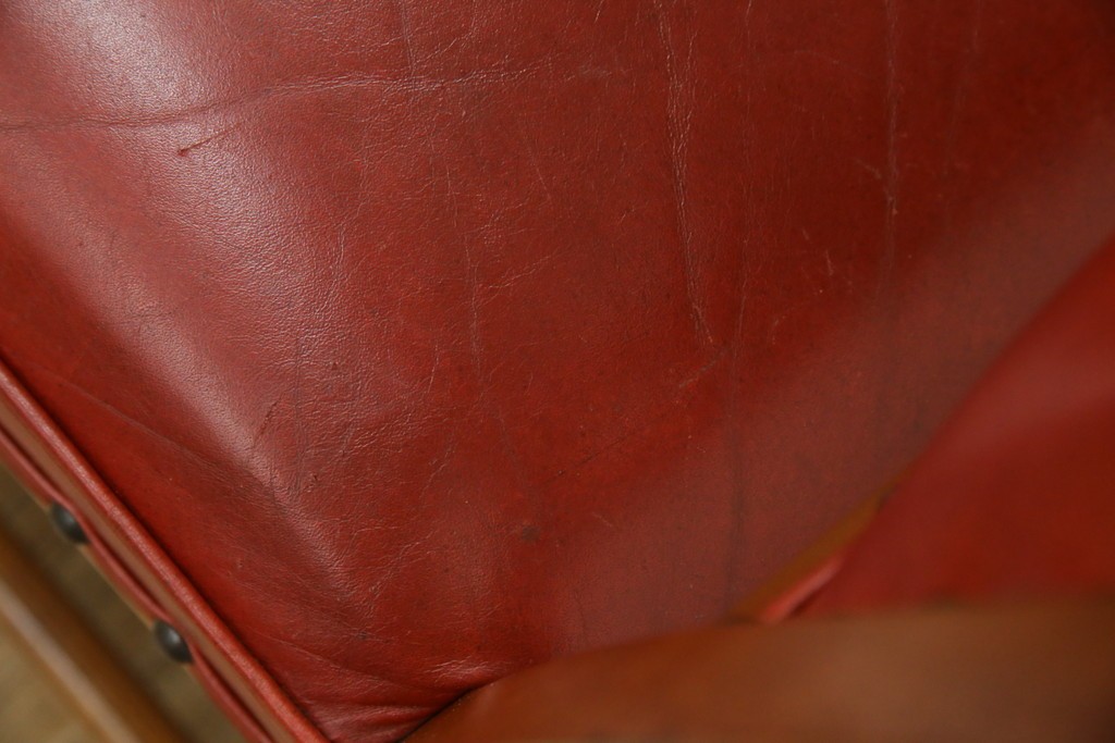 中古　横浜クラシック家具　ダニエル(daniel)　ミッシェル(Michel)サイドチェア　A-504　本革(レザー)　格式ある佇まいが置くだけで絵になるダイニングチェア　(R-083391)