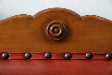 中古　横浜クラシック家具　ダニエル(daniel)　ミッシェル(Michel)サイドチェア　A-504　本革(レザー)　格式ある佇まいが置くだけで絵になるダイニングチェア　(R-083391)