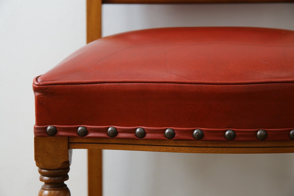 中古　横浜クラシック家具　ダニエル(daniel)　ミッシェル(Michel)サイドチェア　A-504　本革(レザー)　格式ある佇まいが置くだけで絵になるダイニングチェア　(R-083391)