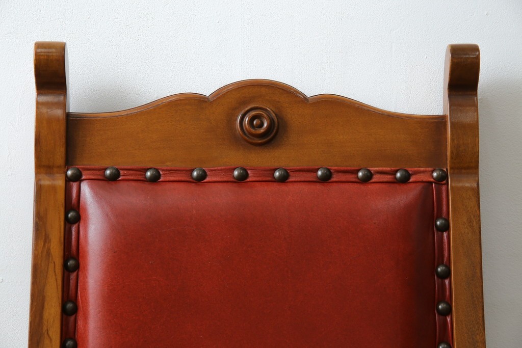 中古　横浜クラシック家具　ダニエル(daniel)　ミッシェル(Michel)サイドチェア　A-504　本革(レザー)　格式ある佇まいが置くだけで絵になるダイニングチェア　(R-083391)