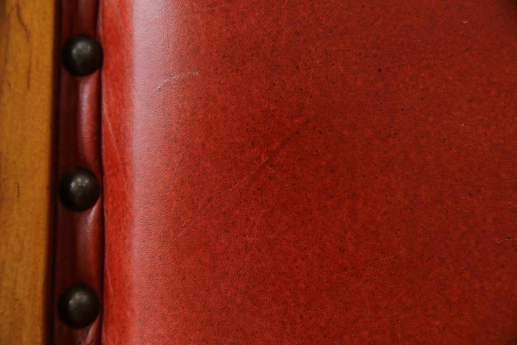 中古　横浜クラシック家具　ダニエル(daniel)　ミッシェル(Michel)サイドチェア　A-504　本革(レザー)　格式ある佇まいが置くだけで絵になるダイニングチェア　(R-083391)