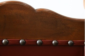 中古　横浜クラシック家具　ダニエル(daniel)　ミッシェル(Michel)サイドチェア　A-504　本革(レザー)　格式ある佇まいが置くだけで絵になるダイニングチェア　(R-083391)