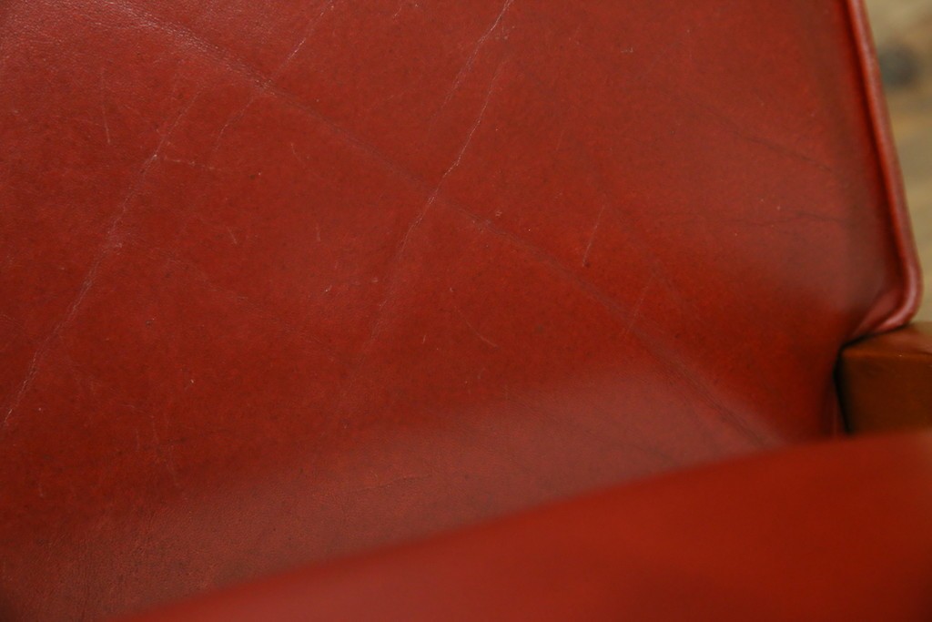 中古　横浜クラシック家具　ダニエル(daniel)　ミッシェル(Michel)サイドチェア　A-504　本革(レザー)　格式ある佇まいが置くだけで絵になるダイニングチェア　(R-083391)