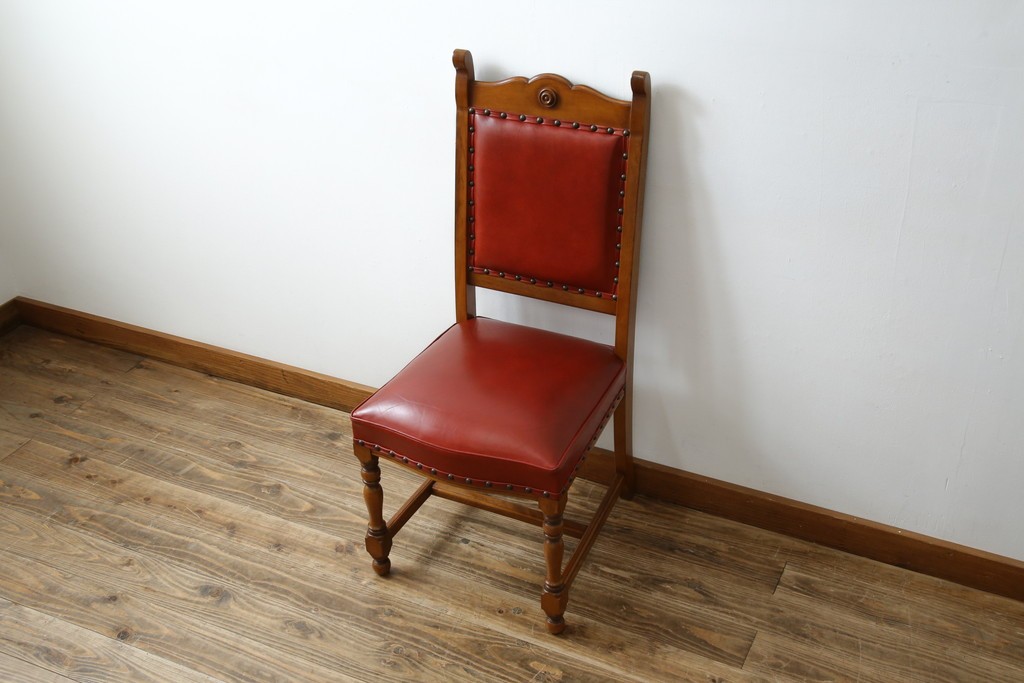 中古　横浜クラシック家具　ダニエル(daniel)　ミッシェル(Michel)サイドチェア　A-504　本革(レザー)　格式ある佇まいが置くだけで絵になるダイニングチェア　(R-083391)