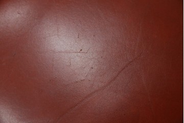 中古　横浜クラシック家具　ダニエル(daniel)　ミッシェル(Michel)サイドチェア　A-504　本革(レザー)　格式ある佇まいが置くだけで絵になるダイニングチェア　(R-083391)