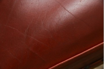 中古　横浜クラシック家具　ダニエル(daniel)　ミッシェル(Michel)サイドチェア　A-504　本革(レザー)　格式ある佇まいが置くだけで絵になるダイニングチェア　(R-083391)