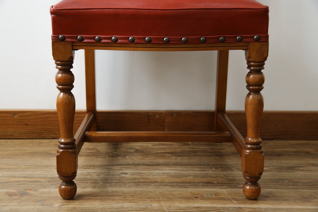 中古　横浜クラシック家具　ダニエル(daniel)　ミッシェル(Michel)サイドチェア　A-504　本革(レザー)　格式ある佇まいが置くだけで絵になるダイニングチェア　(R-083391)