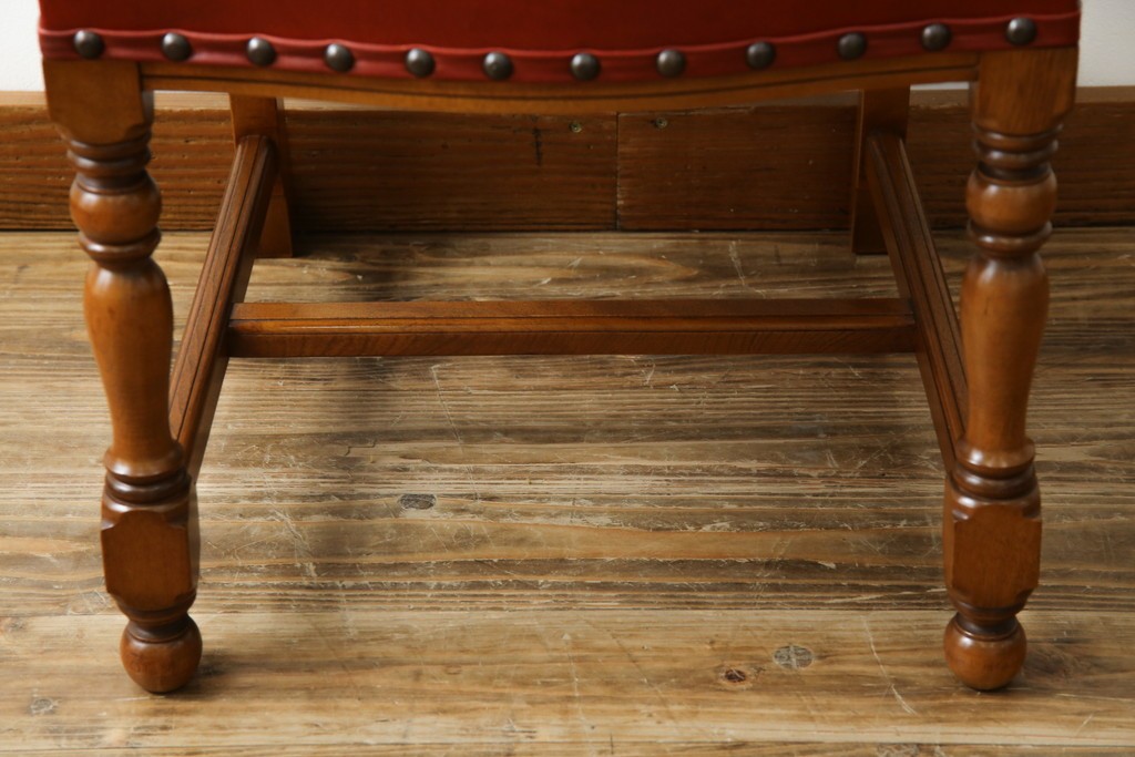 中古　横浜クラシック家具　ダニエル(daniel)　ミッシェル(Michel)サイドチェア　A-504　本革(レザー)　格式ある佇まいが置くだけで絵になるダイニングチェア　(R-083391)