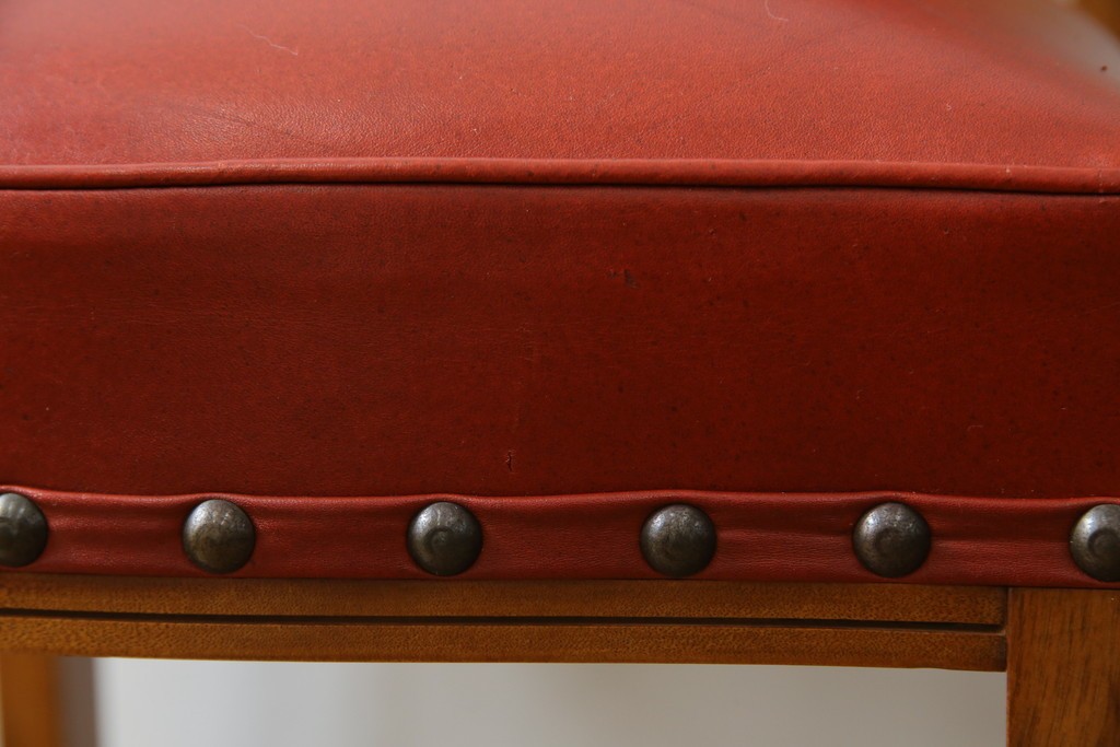 中古　横浜クラシック家具　ダニエル(daniel)　ミッシェル(Michel)サイドチェア　A-504　本革(レザー)　格式ある佇まいが置くだけで絵になるダイニングチェア　(R-083391)