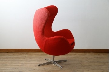 ビンテージ　リプロダクト品　アルネ・ヤコブセン　圧倒的な存在感!!インテリアのアクセントになるエッグチェア　(R-083392)