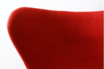 ビンテージ　リプロダクト品　アルネ・ヤコブセン　圧倒的な存在感!!インテリアのアクセントになるエッグチェア　(R-083392)