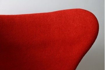 ビンテージ　リプロダクト品　アルネ・ヤコブセン　圧倒的な存在感!!インテリアのアクセントになるエッグチェア　(R-083392)