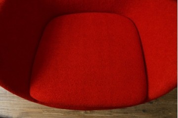 ビンテージ　リプロダクト品　アルネ・ヤコブセン　圧倒的な存在感!!インテリアのアクセントになるエッグチェア　(R-083392)