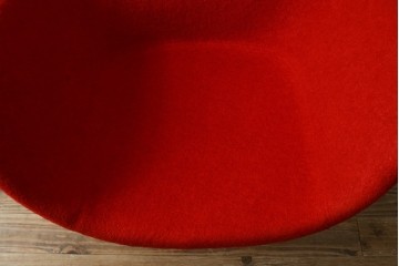 ビンテージ　リプロダクト品　アルネ・ヤコブセン　圧倒的な存在感!!インテリアのアクセントになるエッグチェア　(R-083392)
