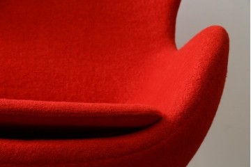 ビンテージ　リプロダクト品　アルネ・ヤコブセン　圧倒的な存在感!!インテリアのアクセントになるエッグチェア　(R-083392)