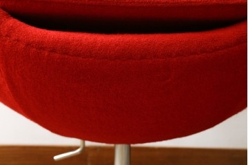 ビンテージ　リプロダクト品　アルネ・ヤコブセン　圧倒的な存在感!!インテリアのアクセントになるエッグチェア　(R-083392)