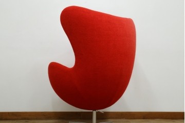 ビンテージ　リプロダクト品　アルネ・ヤコブセン　圧倒的な存在感!!インテリアのアクセントになるエッグチェア　(R-083392)