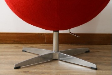 ビンテージ　リプロダクト品　アルネ・ヤコブセン　圧倒的な存在感!!インテリアのアクセントになるエッグチェア　(R-083392)