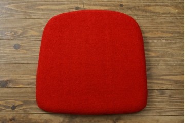ビンテージ　リプロダクト品　アルネ・ヤコブセン　圧倒的な存在感!!インテリアのアクセントになるエッグチェア　(R-083392)